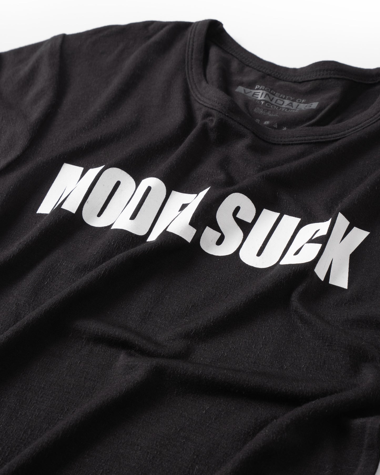 MODEL SUCK TEE